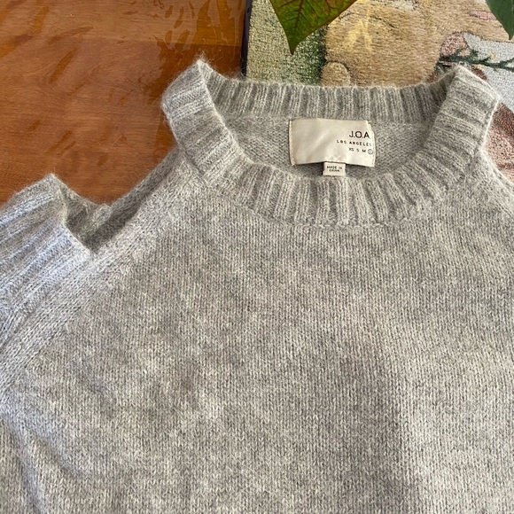 Lulu’s Cold Shoulder Sweater - Picture 3 of 4